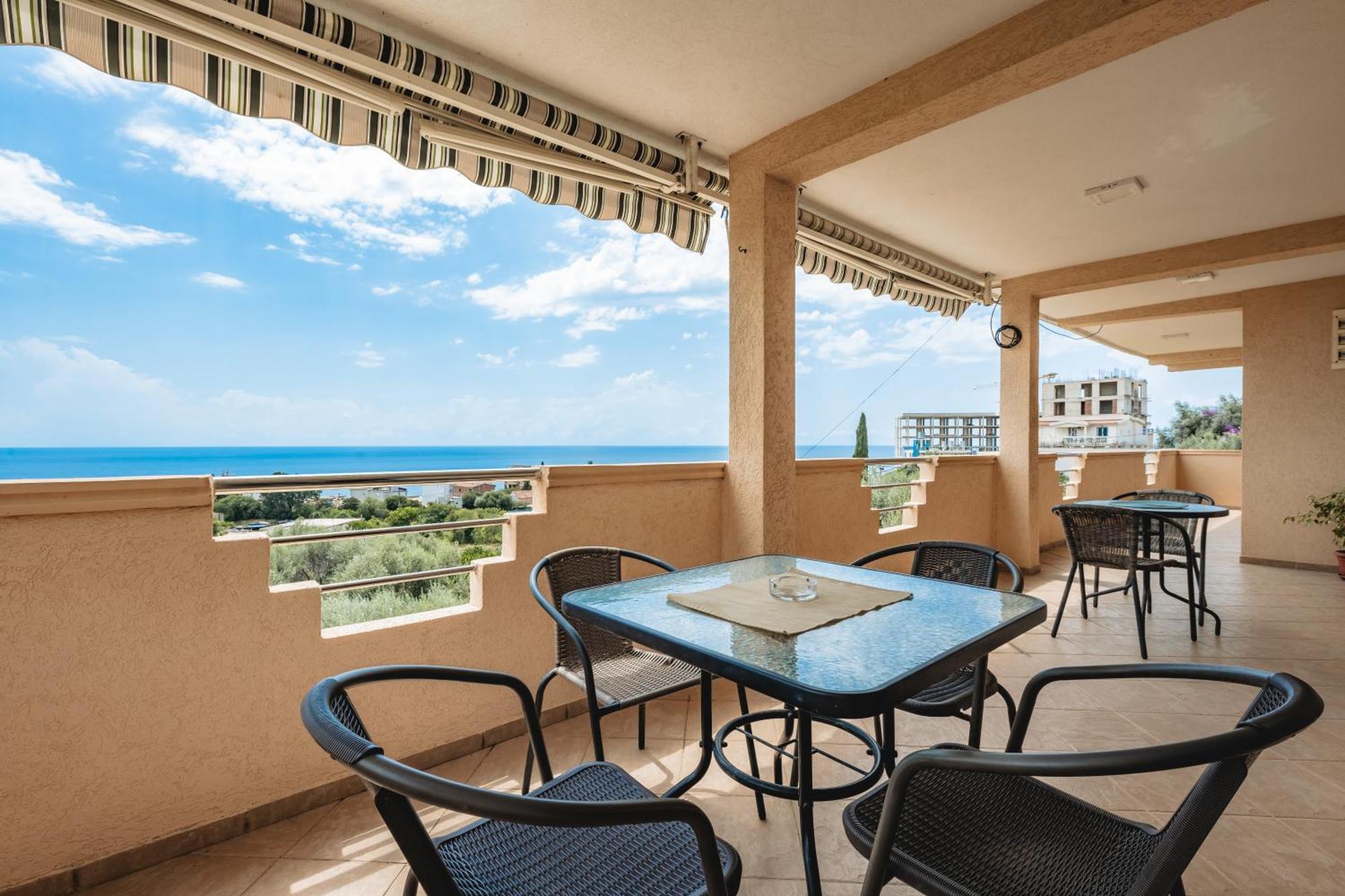 Olive Garden Apartment Bar Exterior photo